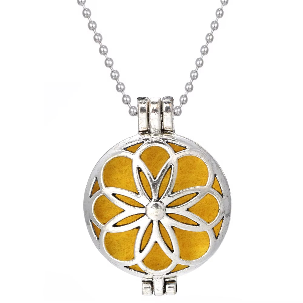 New Aroma Diffuser Necklace Vintage Flower Open Lockets Pendant Perfume Essential Oil Diffuser Aromatherapy Necklace